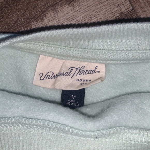 light green cropped sweatshirt - Picture 4 of 5